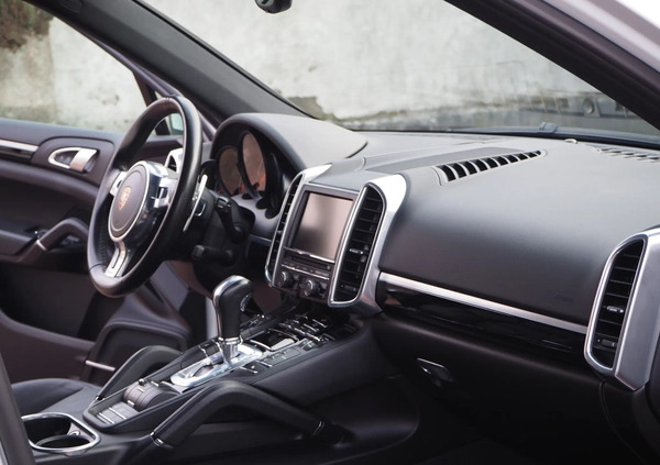 Porsche Cayenne cena 119000 przebieg: 205000, rok produkcji 2014 z Poręba małe 562
